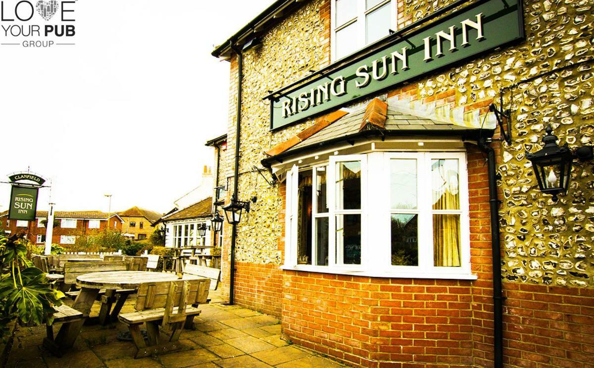 The Rising Sun Inn Waterlooville Eksteriør billede